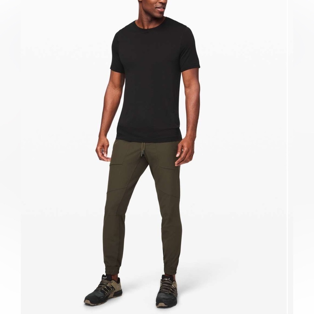 Lululemon License To Train Jogger Style Men’s Pant Size XS Dark Olive M5730S
